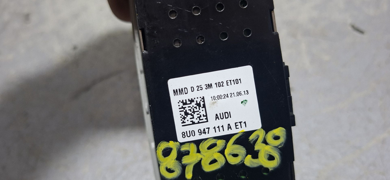 DIJELOVI RASVJETA U KABINI AUDI Q3 > 11-15 2.0 8U0947111A