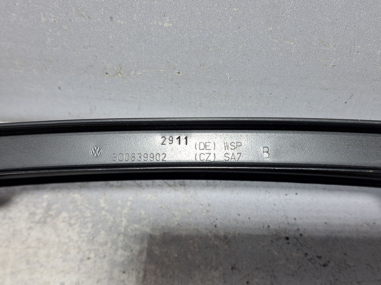 DIJELOVI LAJSNA VW PASSAT B6 > 05-10 3C0839902