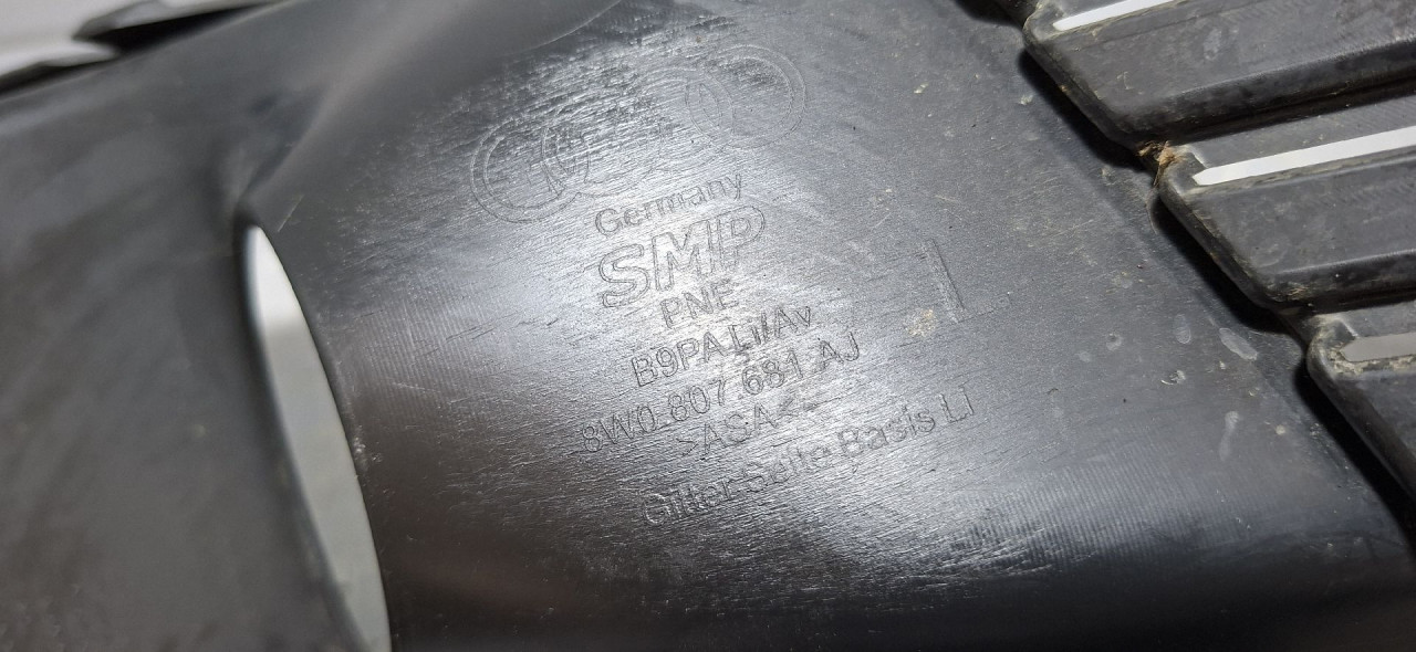 DIJELOVI RESETKA BRANIKA AUDI A4 (B9) > 19- 8W0807681AJ