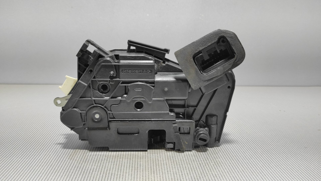 DIJELOVI BRAVA VRATA VW POLO > 09-14 5K4839016F