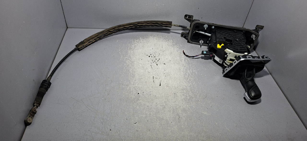 DIJELOVI SALTEBLA VW PASSAT B8 > 19 - 3Q2713023AF