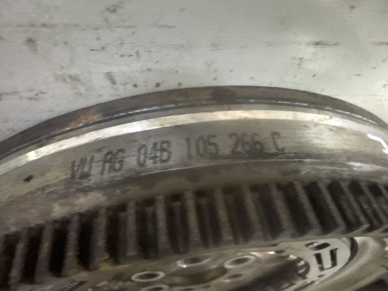 DIJELOVI ZAMAJAC SKODA FABIA > 14- 04B105266C