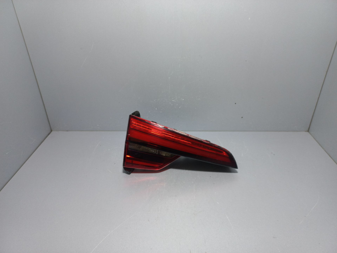 STOP SVJETLO AUDI A4 (B9) > 15-18 8W9945093
