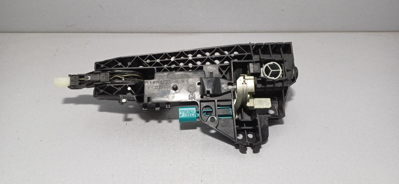 DIJELOVI RUCKA VRATA AUDI A6 4G > 14-18 4H0837886