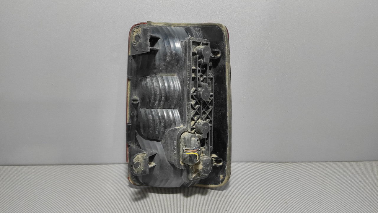 DIJELOVI STOP SVJETLO VW CADDY > 10-15 2K0945111A