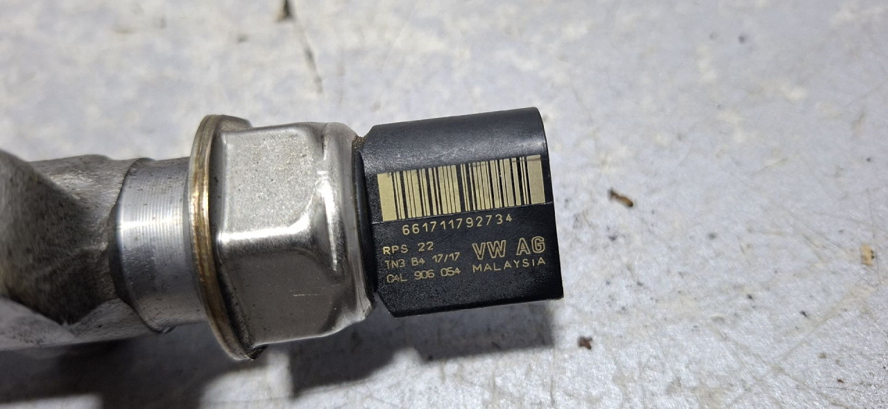 SENZOR PRITISKA GORIVA AUDI A4 (B9) > 15-18 04L906054