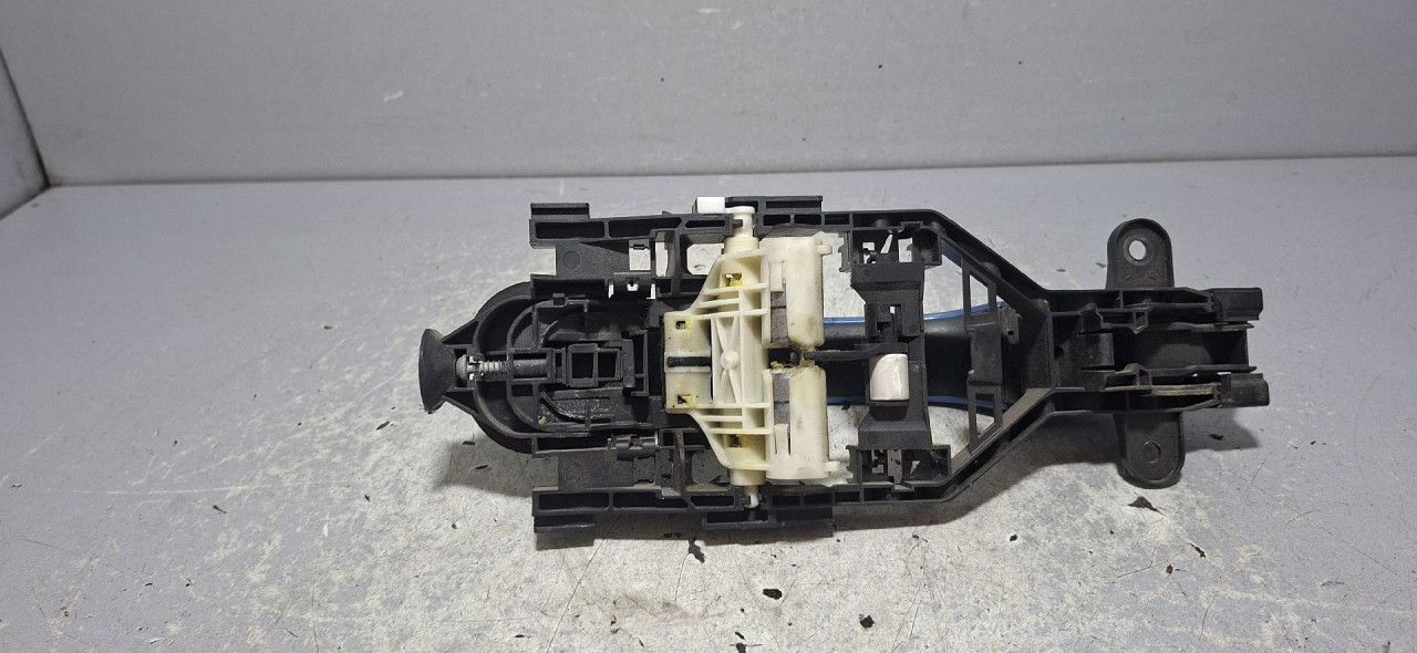 DIJELOVI RUCKA VRATA VOLVO XC60 > 17- 2.0