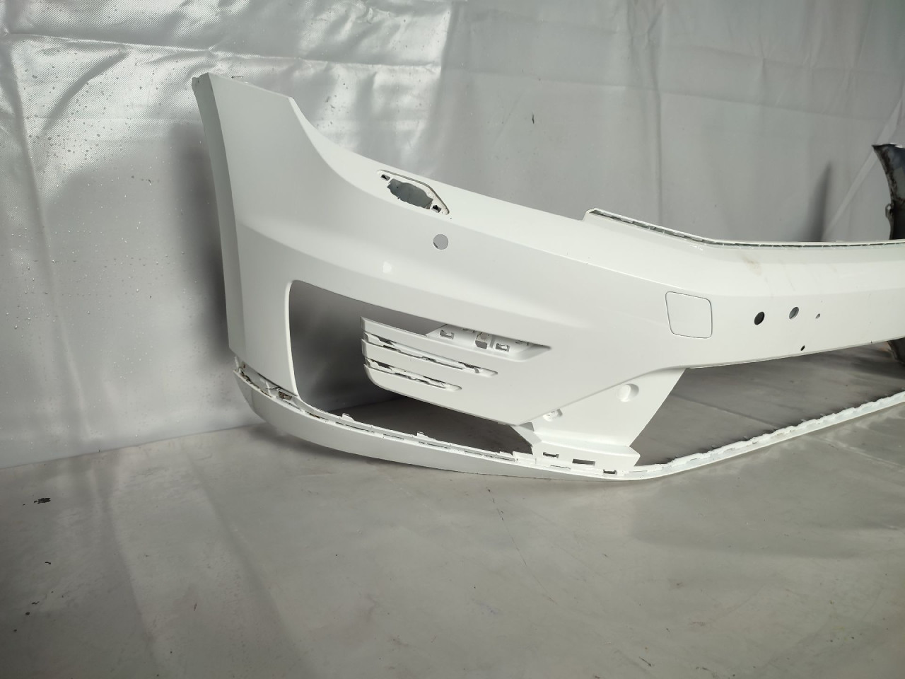 DIJELOVI BRANIK VW PASSAT B8 > 14- 3G0807221B