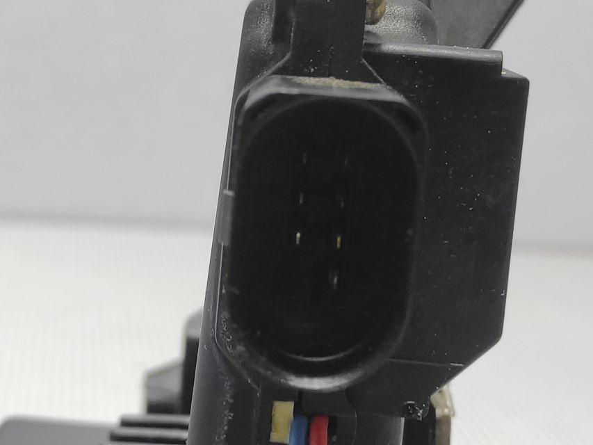 DIJELOVI BRAVA VRATA AUDI A4 (B6) > 00-04 4B1837016E