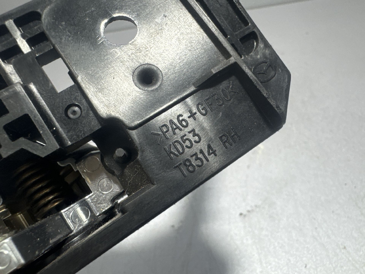 UNUTRASNJA RUCKA VRATA MAZDA CX5 > 12-15 KD53T8314