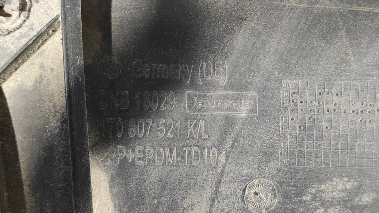 DIJELOVI SPOJLER VW TOURAN > 10-15 1T0807521K