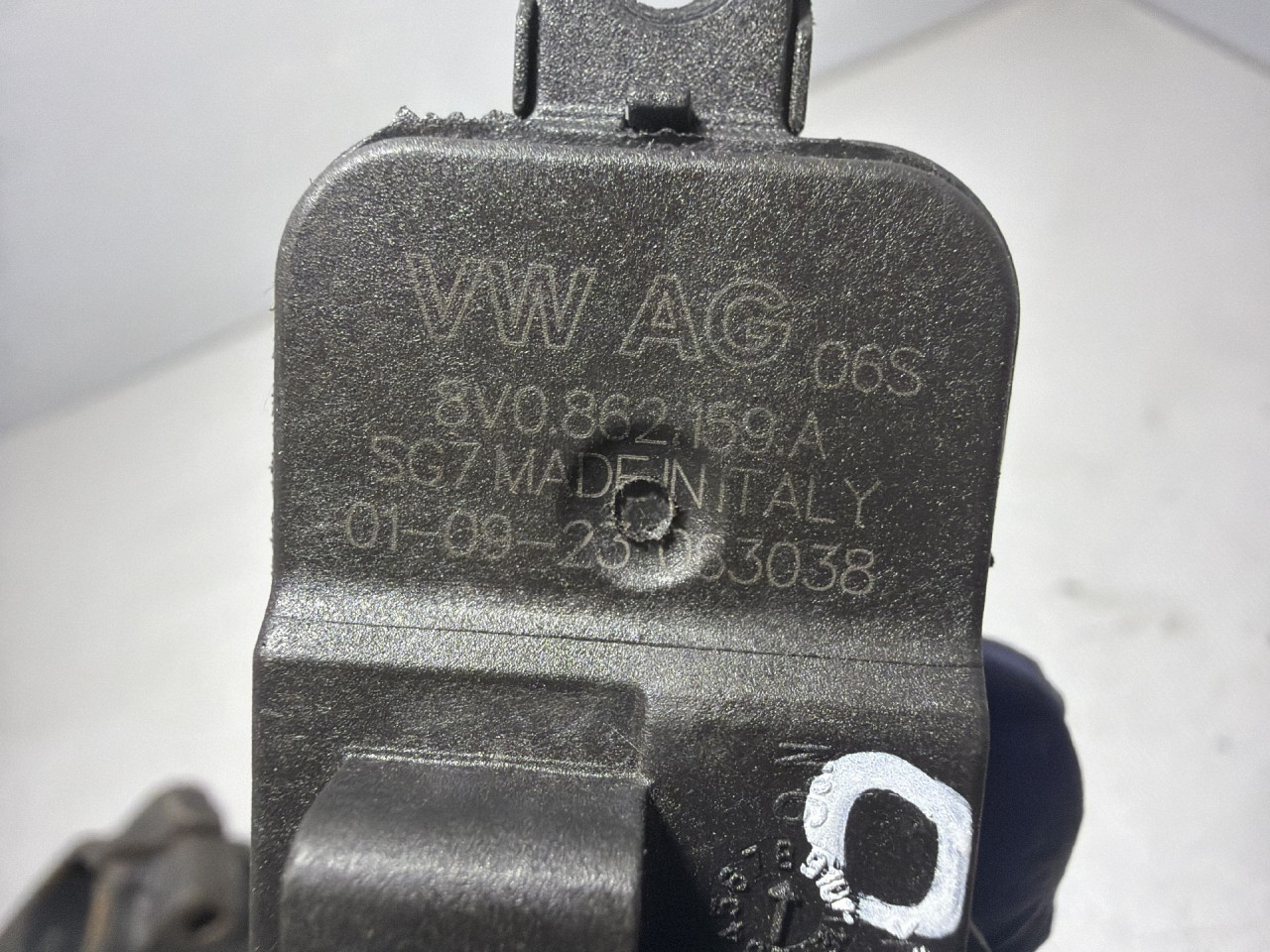 MOTORIC POKLOPCA REZERVOARA VW TIGUAN > 16-20 8V0862159A