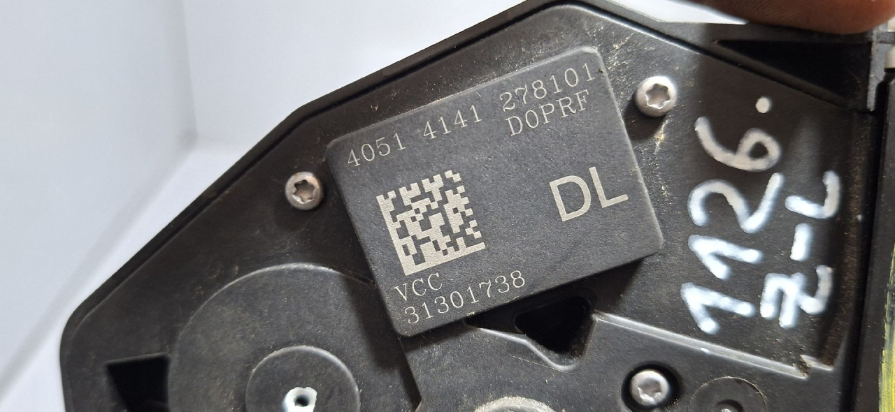 DIJELOVI BRAVA VRATA VOLVO S60/V60 > 10-13 31301738
