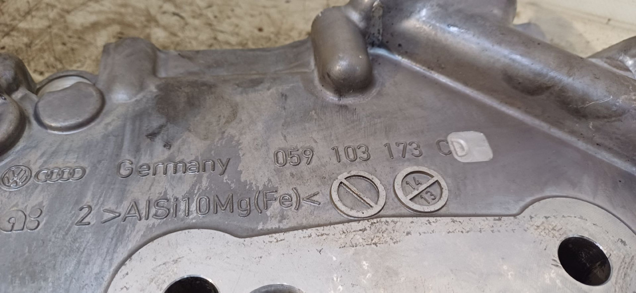 DIJELOVI DEKLO AUDI A8 (4H) > 10-13 059103173CD