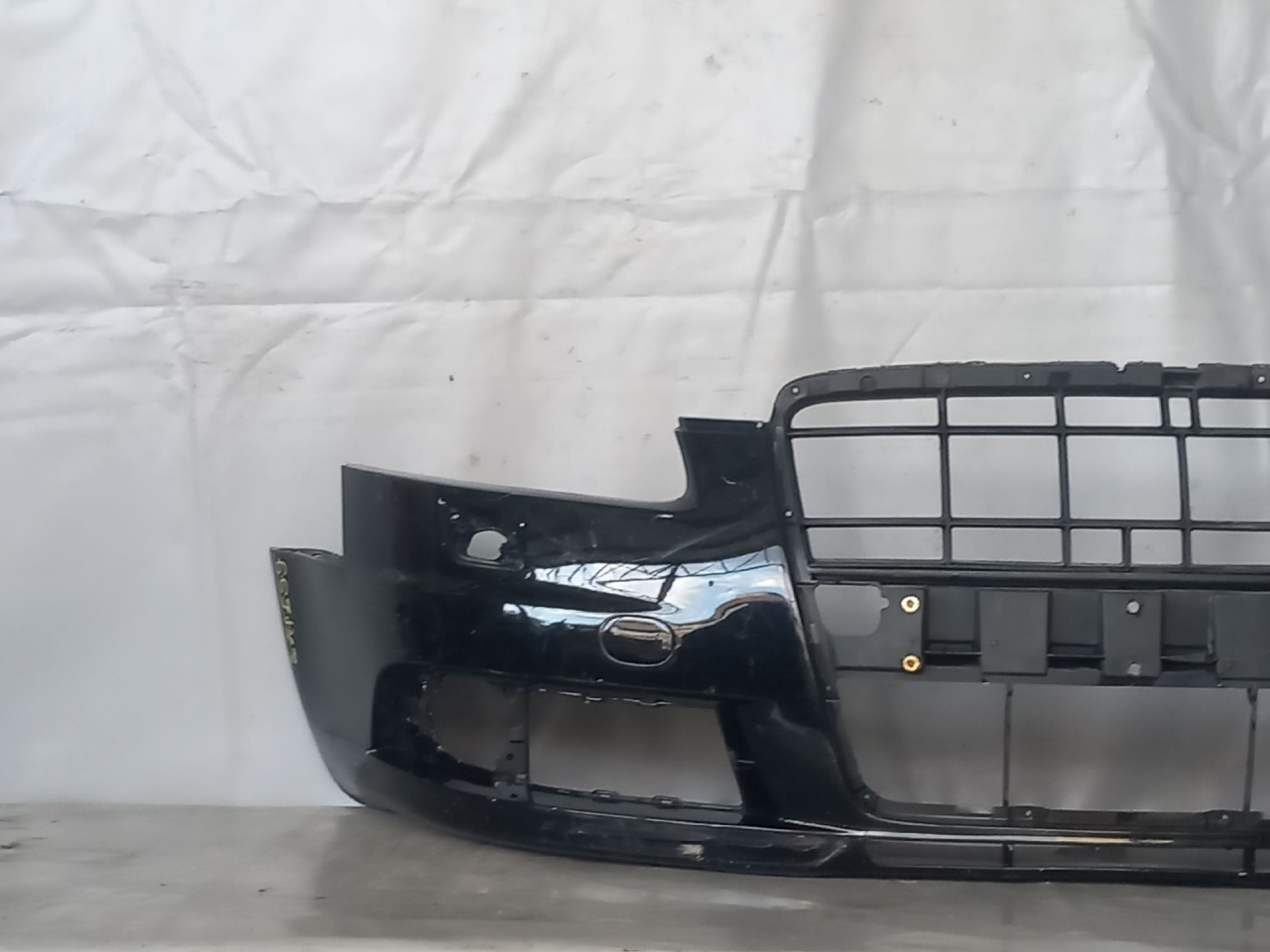 DIJELOVI BRANIK AUDI A6 > 04-08 4FO807437AD