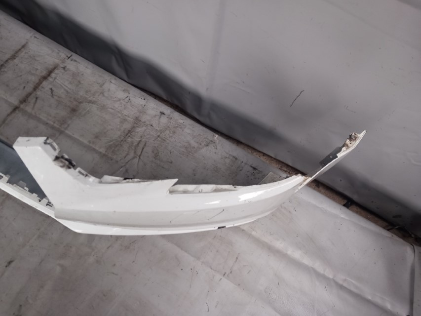 DIJELOVI BRANIK AUDI A4 (B9) > 15-18 8W0807437
