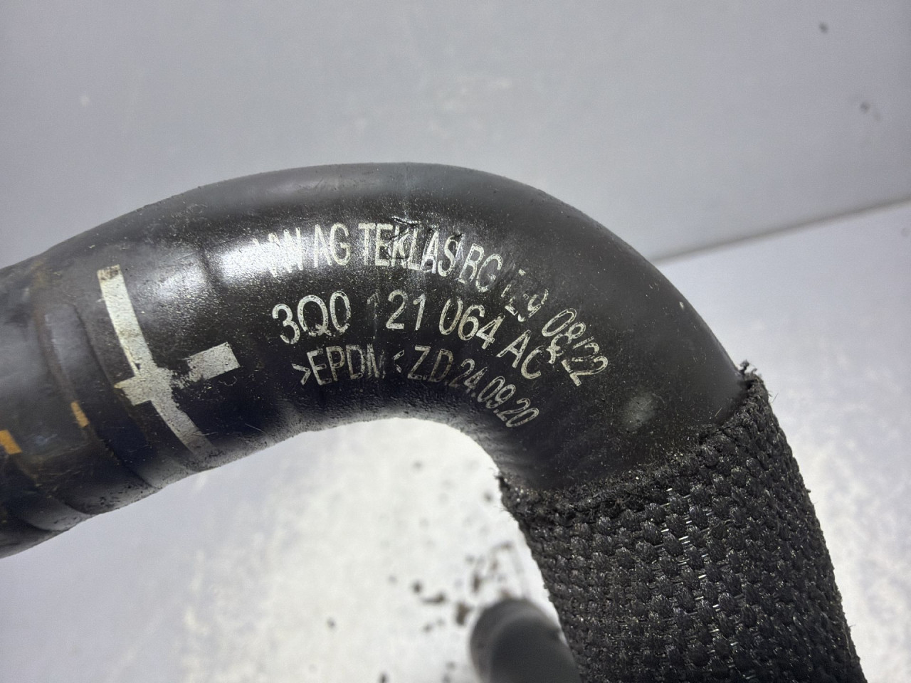 DIJELOVI CRIJEVO AUDI Q3 > 18- 2.0 3Q0121064AC