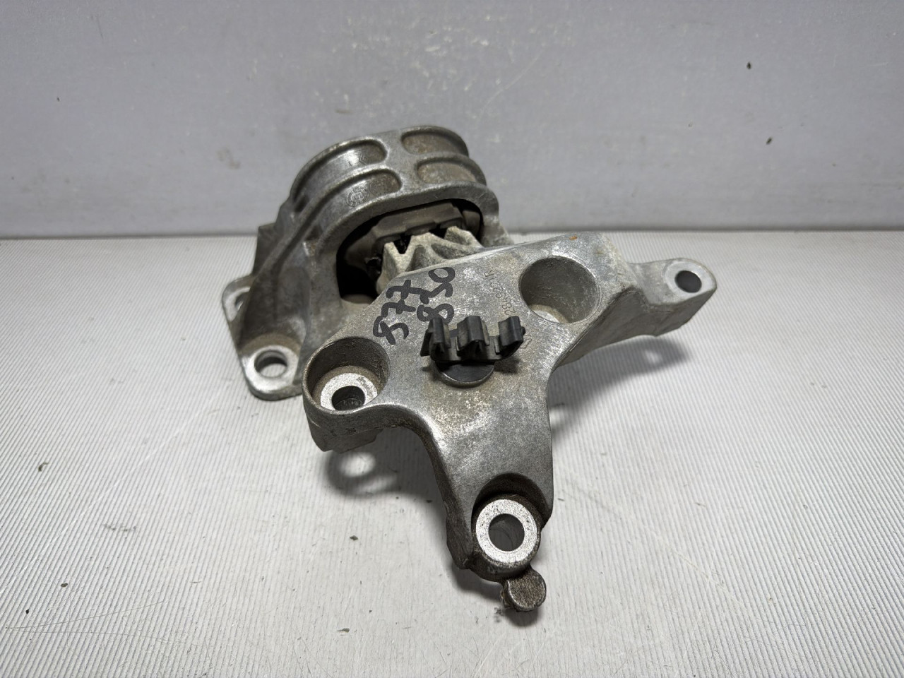 DIJELOVI NOSAC MOTORA DACIA DUSTER > 10-13 1.5 112849221R