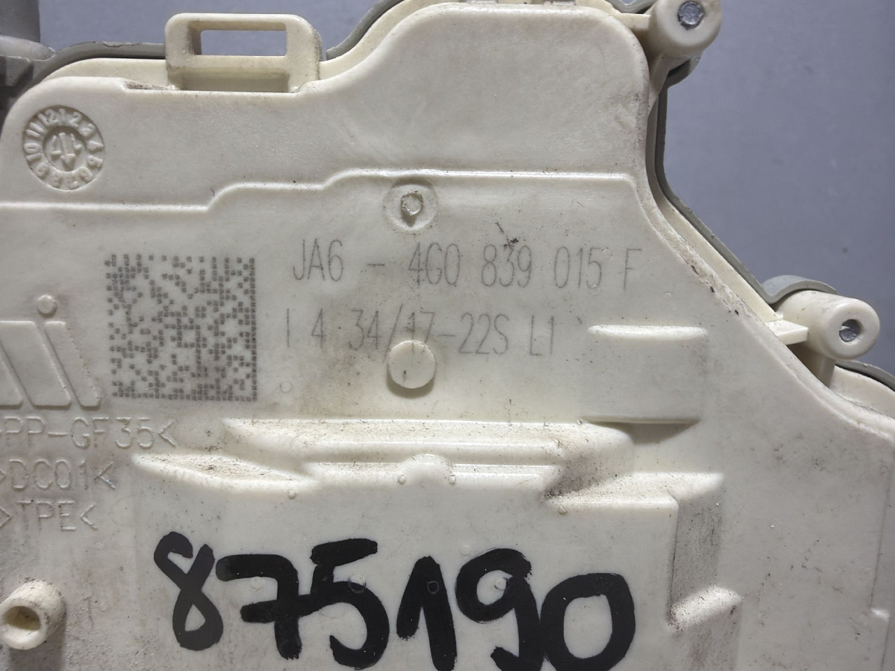 DIJELOVI BRAVA VRATA AUDI A4 (B9) > 15-18 2.0 4G0839015F