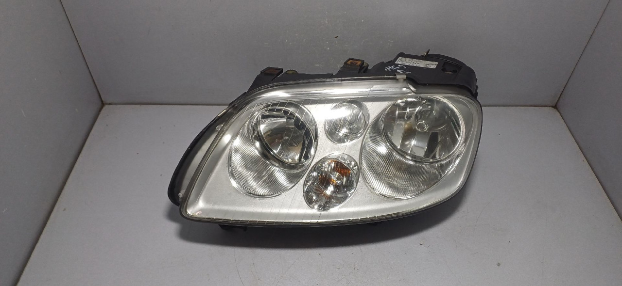 DIJELOVI FAR VW TOURAN > 06-10 1.6