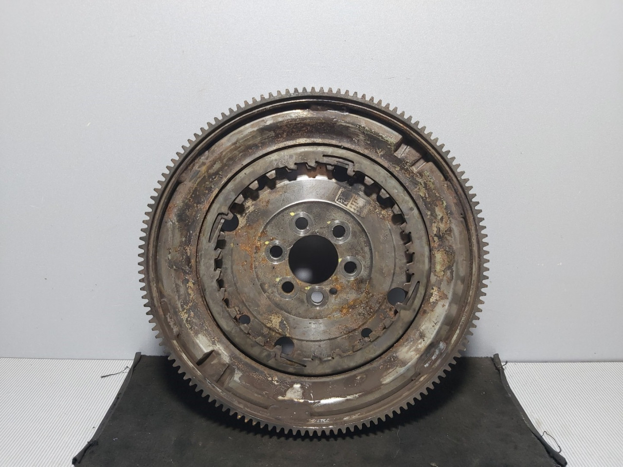 DIJELOVI ZAMAJAC VW GOLF 6 > 08-12 03L105266DN