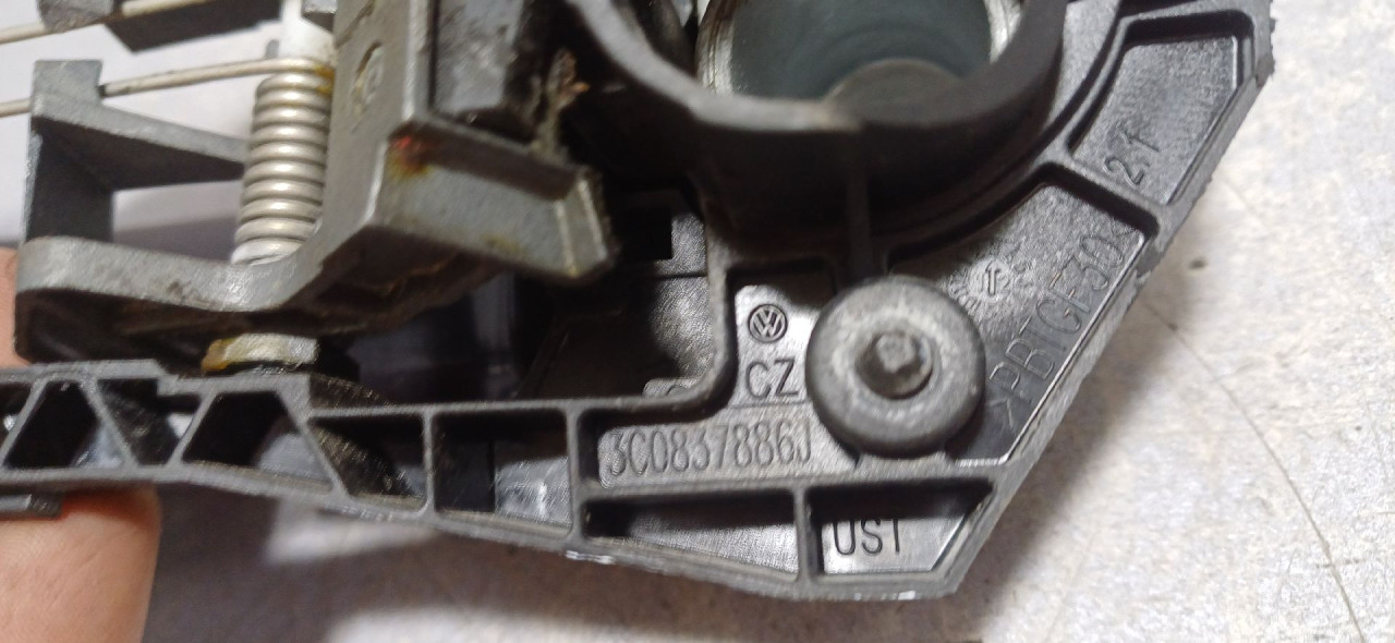 DIJELOVI RUCKA VRATA VW PASSAT B7 > 10-14 3C0837886J