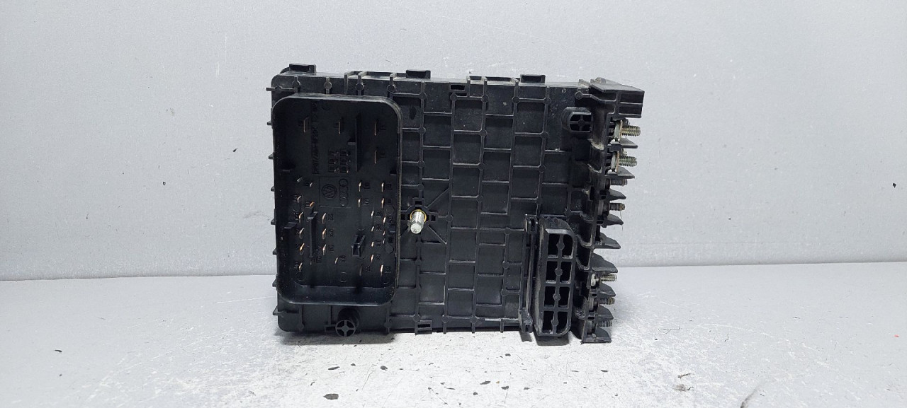 ELEKTRONIKA KUTIJA OSIGURACA VW PASSAT B6 > 05-10 3C093