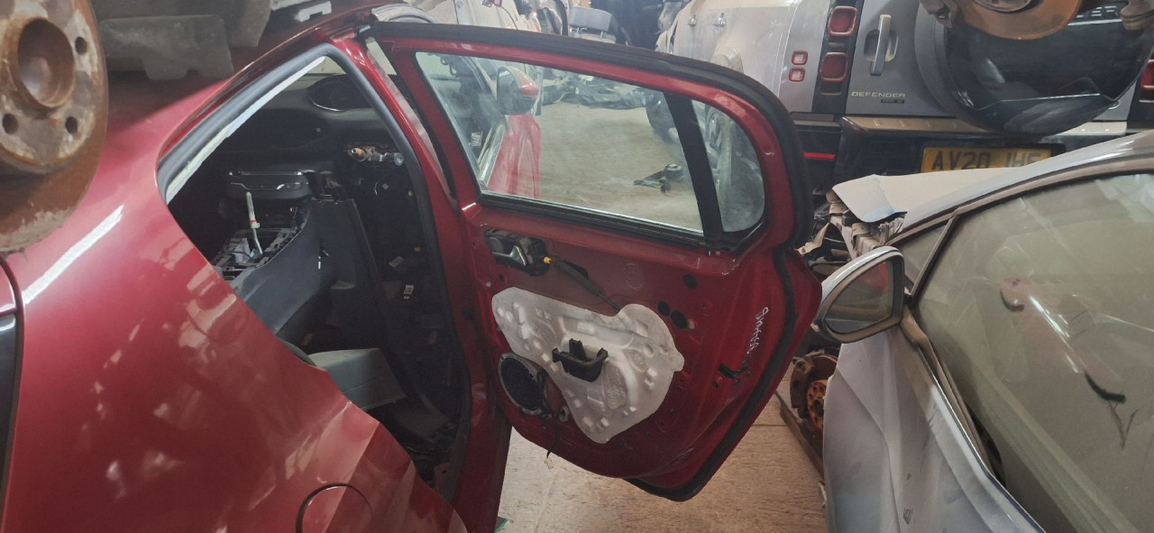 DIJELOVI VRATA PEUGEOT 308 > 13-17 9802165580