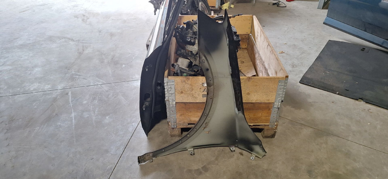 DIJELOVI BLATOBRAN AUDI Q3 > 11-15 2.0 8U0821106