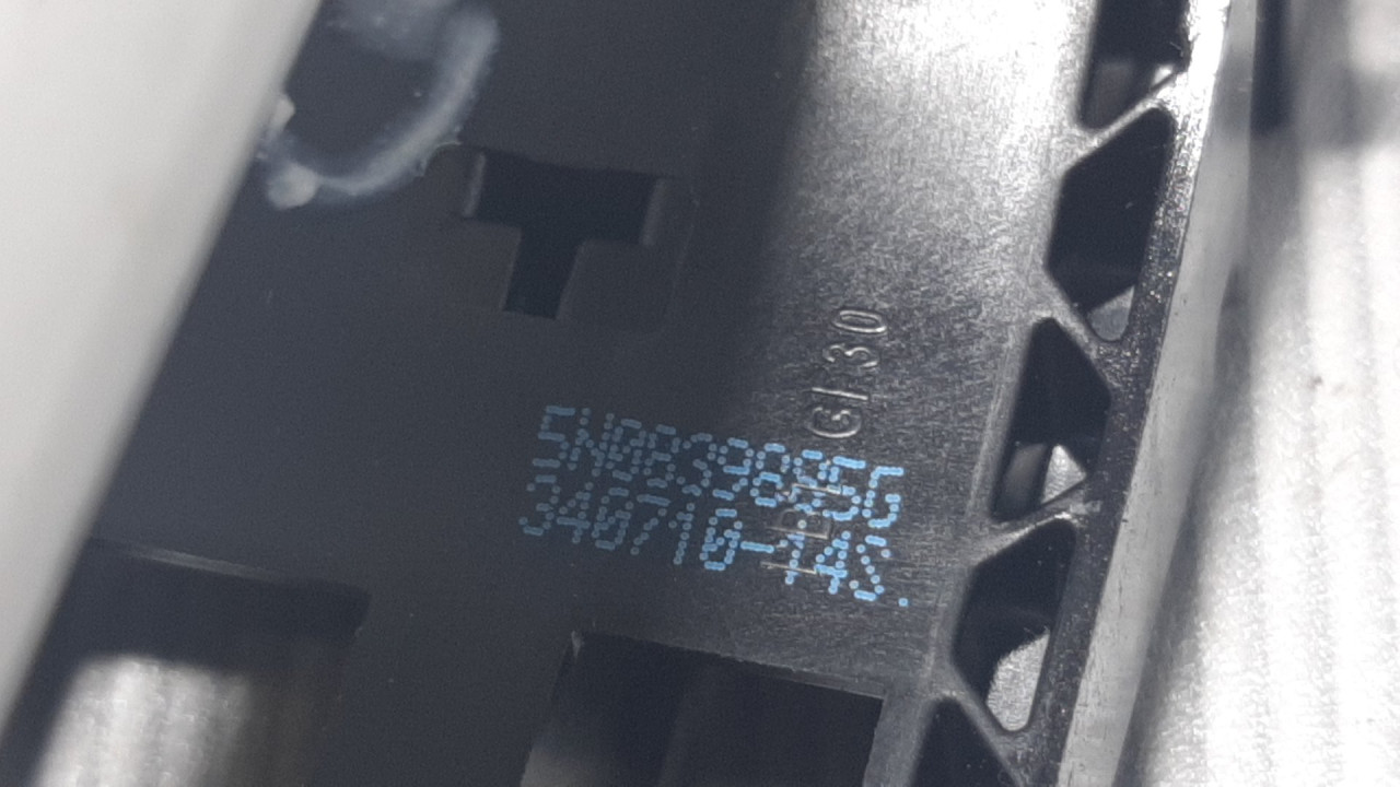 DIJELOVI RUCKA VRATA VW GOLF 6 > 08-12 5N0839885G