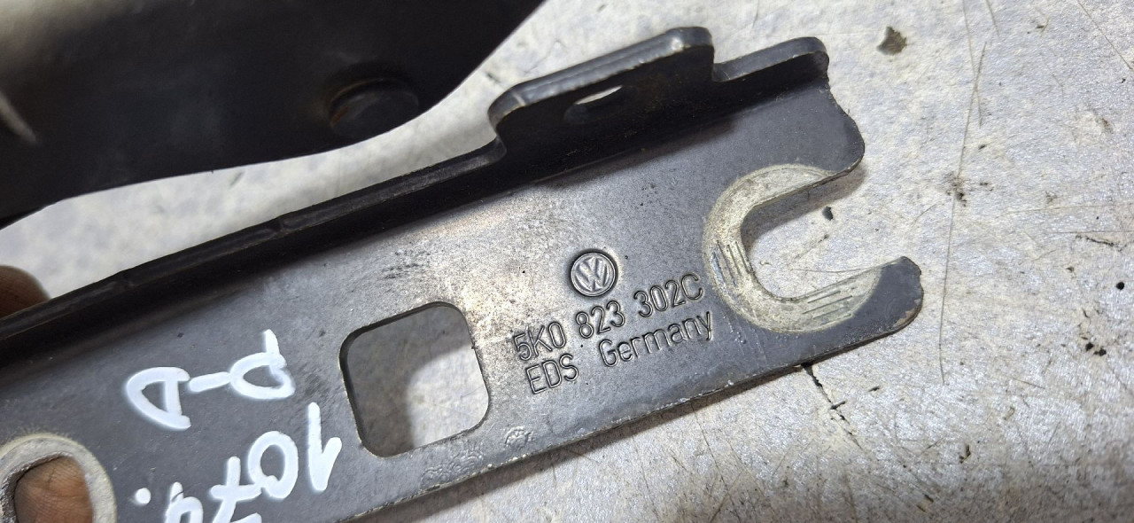 DIJELOVI SKARE OD HAUBE VW GOLF 6 > 08-12 5K0823302C