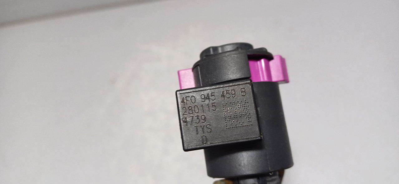 DIJELOVI PREKIDAC AUDI A4 (B8) > 12-15 4F0945459B