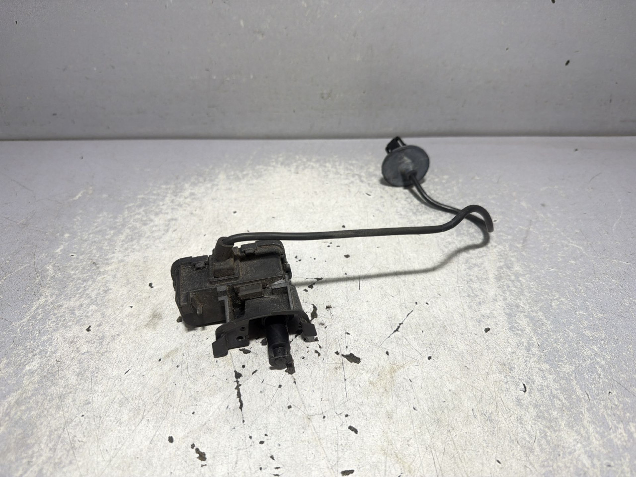 MOTORIC POKLOPCA REZERVOARA VW GOLF 7 > 12-16 5C6810773H