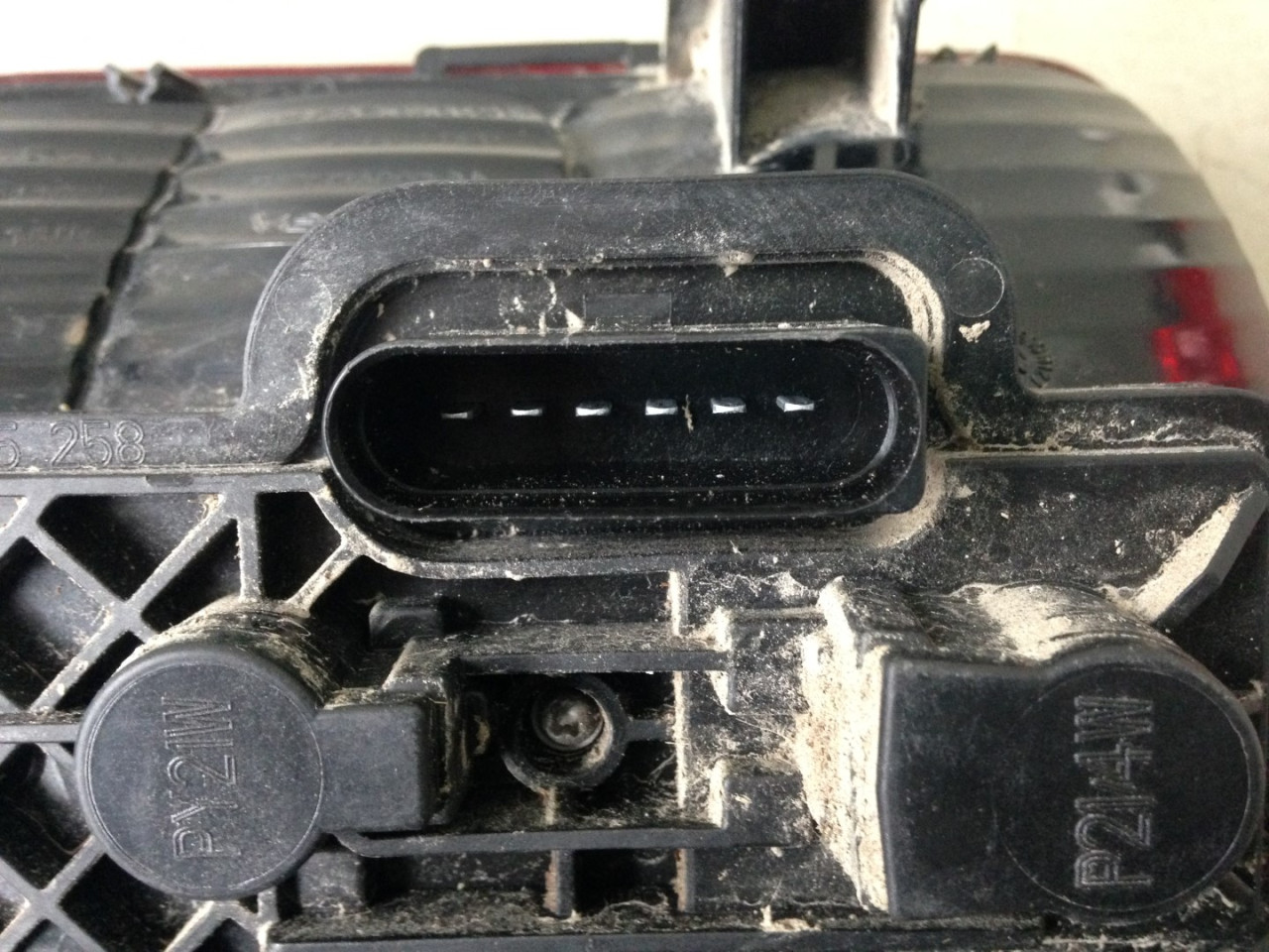 STOP SVJETLO VW CADDY > 10-15 VW906016 2K0945112C
