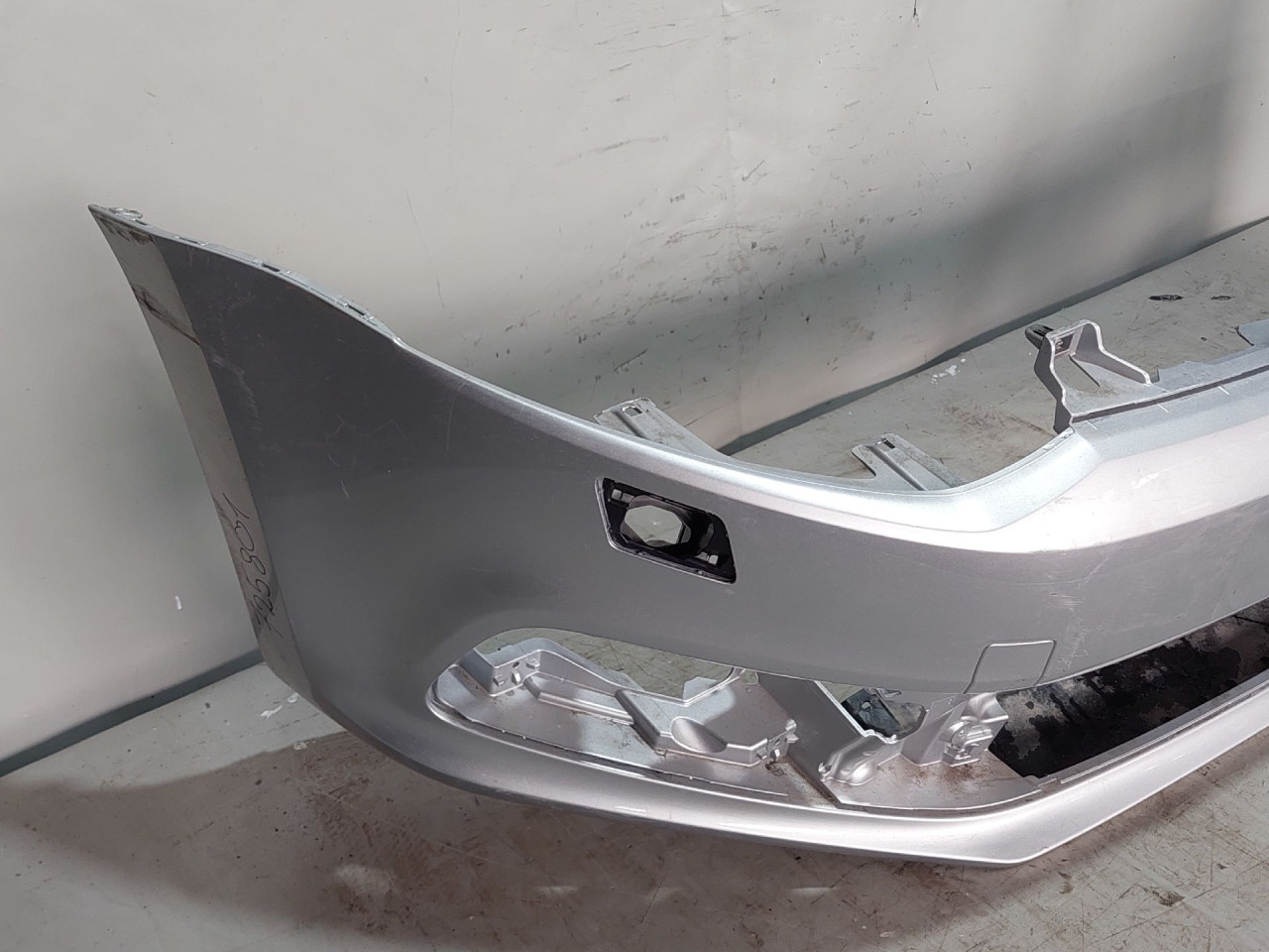 DIJELOVI BRANIK VW POLO > 14-17 6C0807221
