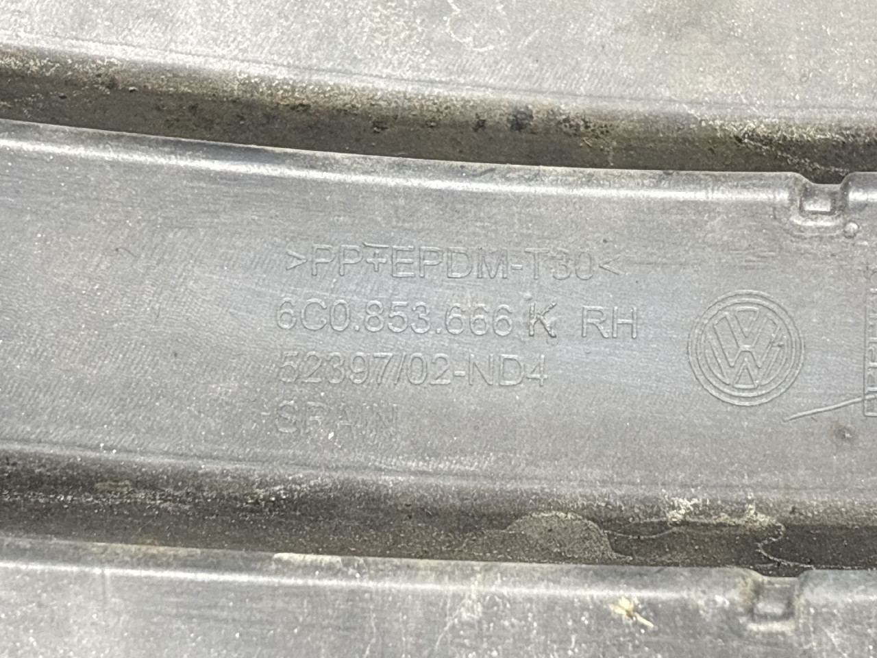 DIJELOVI RESETKA BRANIKA VW POLO > 14-17 6C0853666