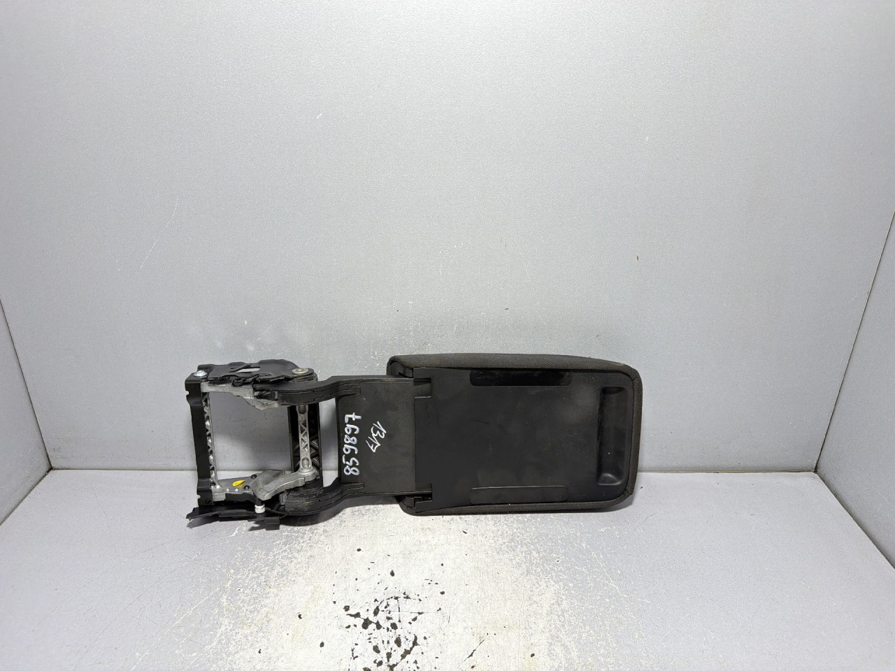 DIJELOVI NASLONJAC ZA RUKU VW GOLF 6 > 08-12 1.6