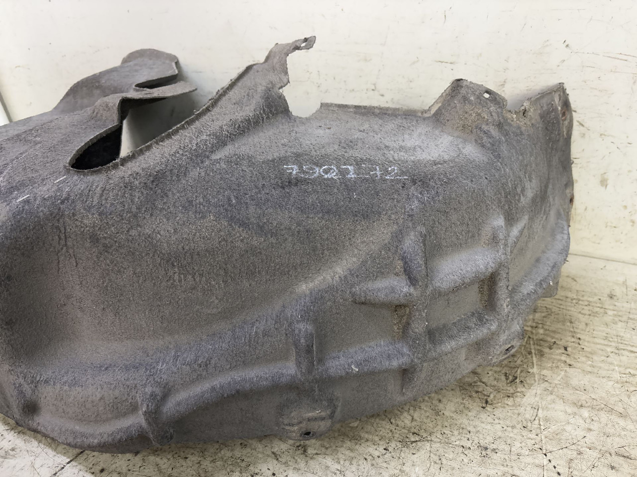 UNUTRASNJI BLATOBRAN AUDI Q3 > 11-15 8U0810172A
