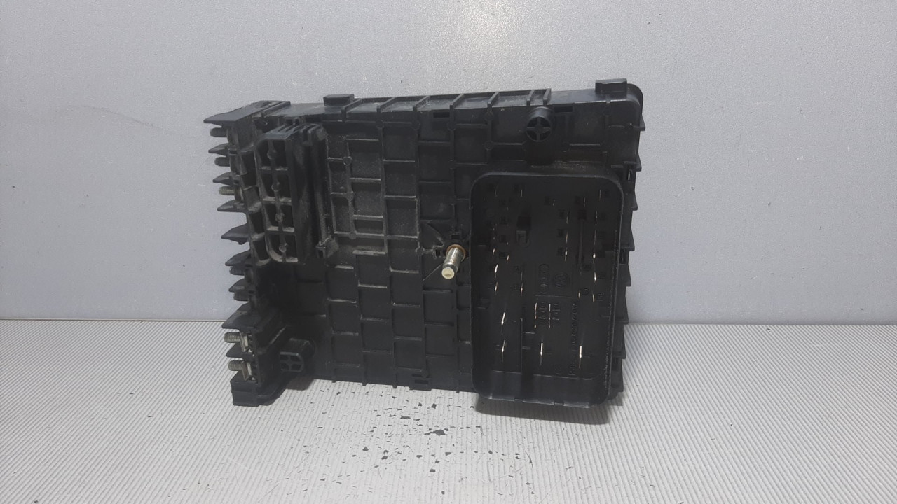 ELEKTRONIKA KUTIJA OSIGURACA VW PASSAT B7 > 10-14 3C093