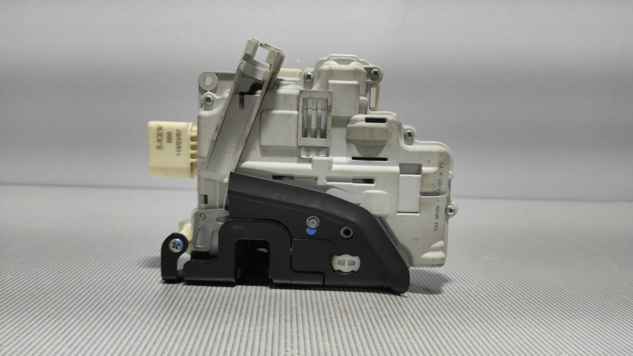 DIJELOVI BRAVA VRATA AUDI Q7 > 06-09 3C4839016C