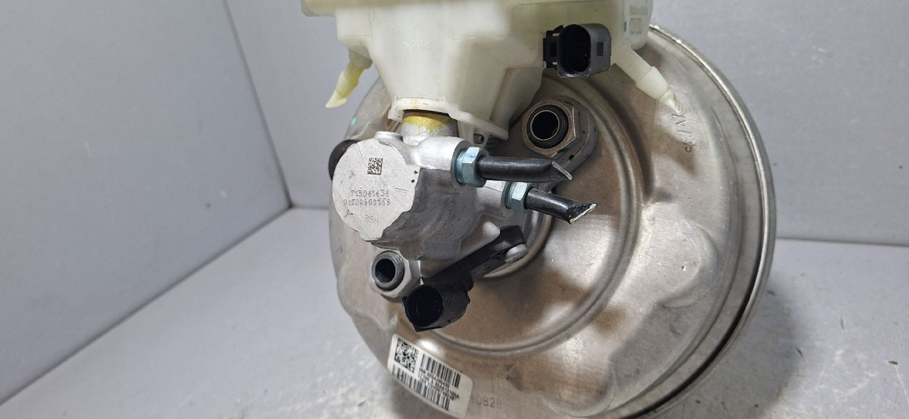 GLAVNI KOCIONI CILINDAR AUDI Q5 (FY) > 17 - 20  80A611021B