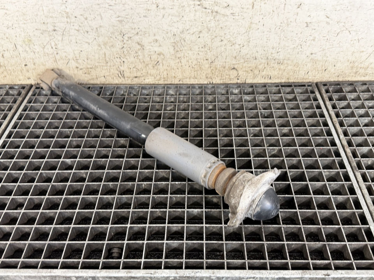 DIJELOVI AMORTIZER AUDI A3 (8V1/8VA) > 12-16 2.0 5Q0513029EC