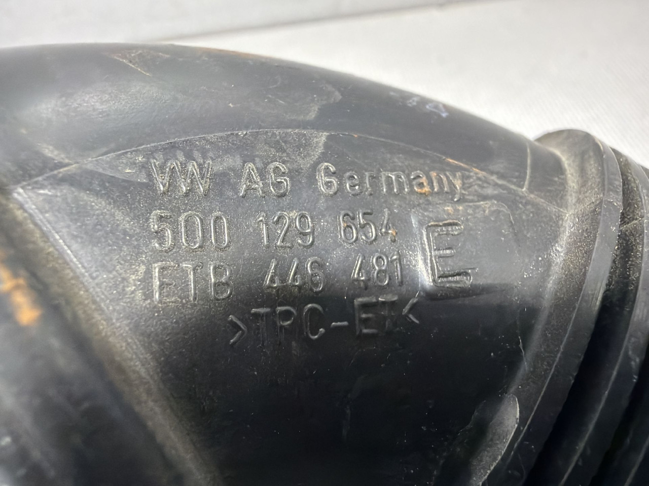 DIJELOVI CRIJEVO VW PASSAT B8 > 14-19 2.0 5Q0129654E