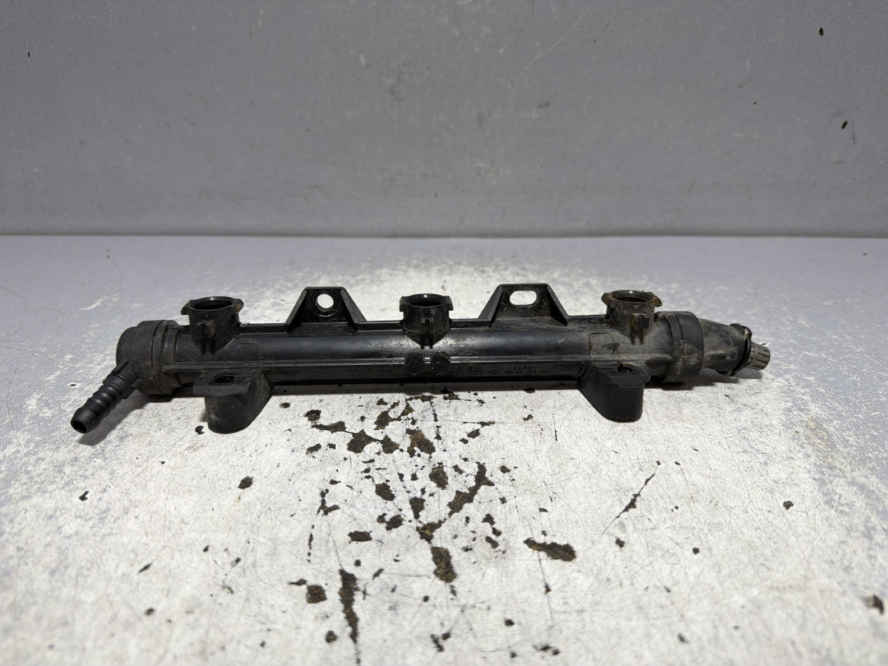 DIJELOVI RAMPA VW POLO > 09-14 1.2 03E133320A
