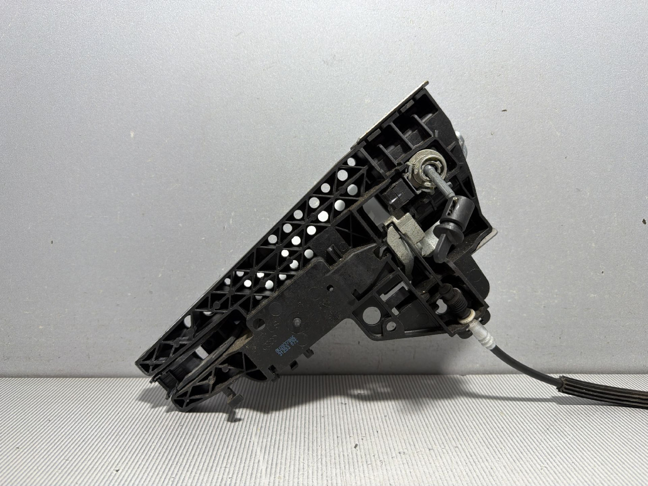 DIJELOVI RUCKA VRATA AUDI Q3 > 11-15 2.0 8U2837886