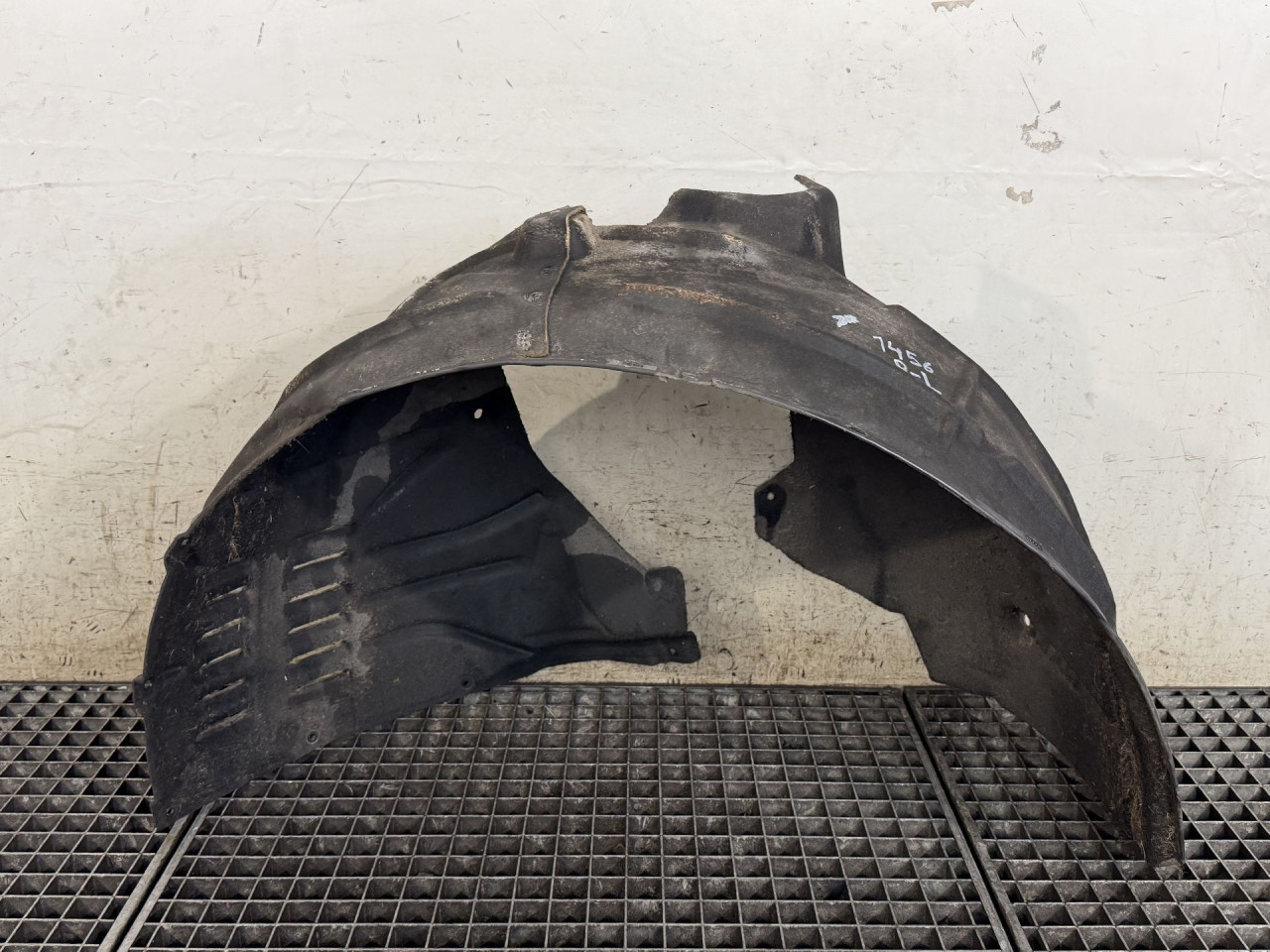 UNUTRASNJI BLATOBRAN AUDI Q5 (FY) > 17 - 20  80A821171D