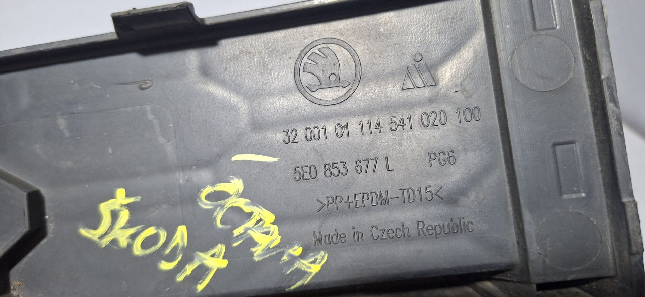 DIJELOVI RESETKA BRANIKA SKODA OCTAVIA > 17-19 5E0853677L