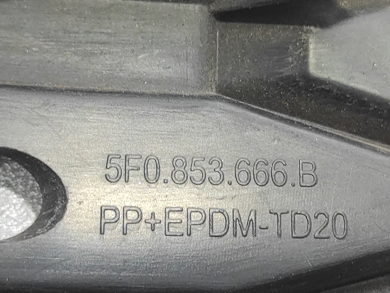 PLASTIKA BRANIKA SEAT LEON > 13-16 5F0853666B