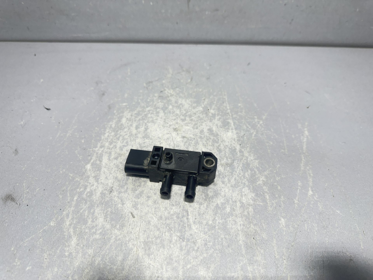 DIJELOVI SENZOR PRITISKA SKODA FABIA > 14- 1.4 04L906051