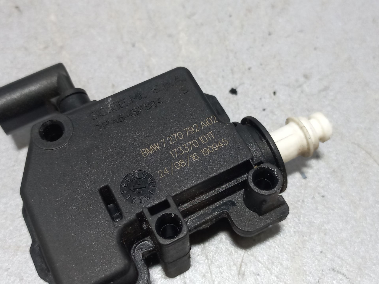 MOTORIC POKLOPCA REZERVOARA BMW SERIJA 3 (F30/F31) > 11-14 727079